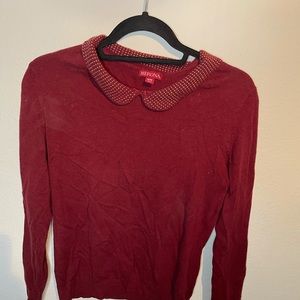 Maroon pullover sweater with collar detail